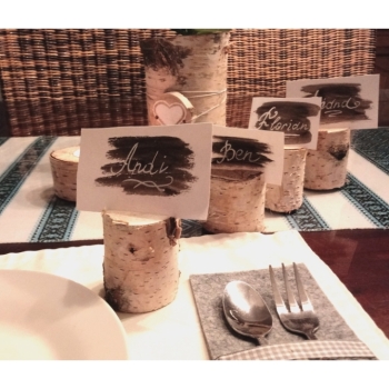 Place cards made of birch wood white beige natural wood table decoration